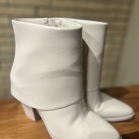 Jessica Simpson  White foldover Women's Boots - Picture 1 of 3